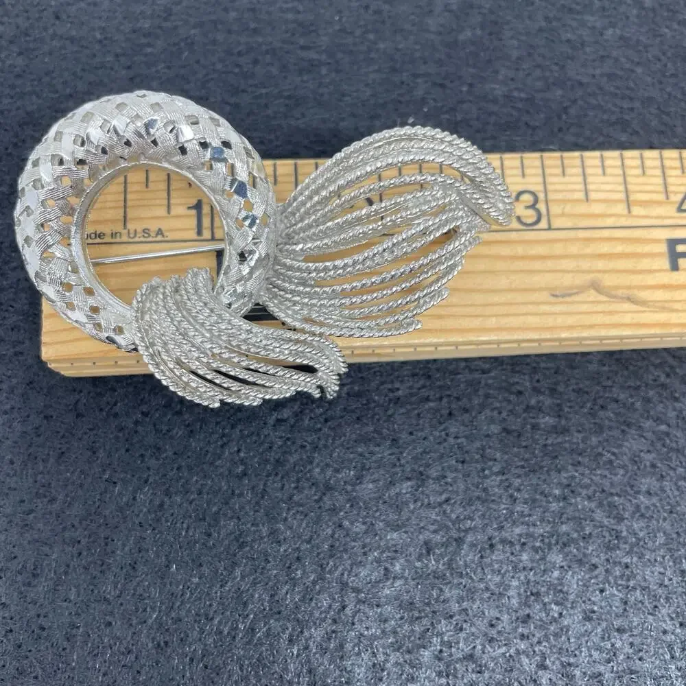 BSK Vintage Brooch Silver Tone Metal Openwork Ring With Textured Rope Spray